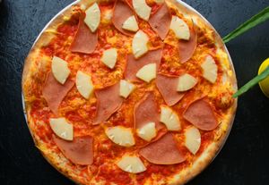 Vegan pizza with ,,ham'' and pineapple at Vegan Port Pizza & Restaurant in Gdansk