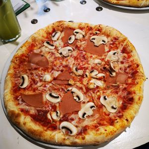 Yummi pizza at Vegan Port Pizza & Restaurant in Gdansk