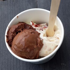 2 scoops - Vanilla Berry Jam Granola and Choco at JuiceBrothers - Haarlemmerplein in Amsterdam