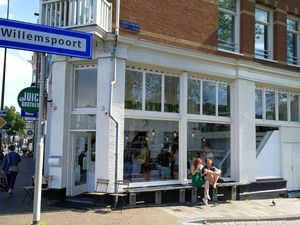 Juice Brothers, Haarlemmerplein. at JuiceBrothers - Haarlemmerplein in Amsterdam