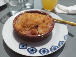 Crumble vegan at Zezette & Marcel in Angouleme