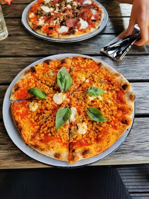 marinara with vuna and plantpased cheese chunks at Stripped Pizza - Seefeldstrasse in Zurich