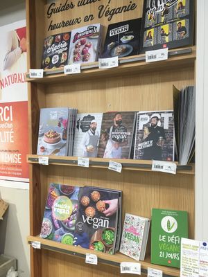 Livres  at Naturalia Vegan - Merlin in Paris