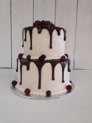 Wedding & Big Celebration cake - Allergen-free & Vegan ! For 20 people. No Artificial dye, no fondant ! Only gluten-free organic flours, organic cocoa, real fruits icing and maple sugar ! at Bonbon Collections in Saint-bruno-de-montarville