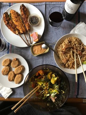 Curry, padthai and eggplants at Flax & Kale - H&M in Barcelona