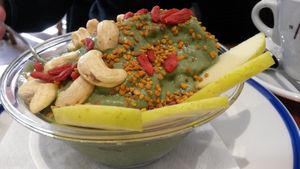 Breakfast at Flax & Kale - H&M in Barcelona