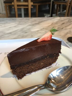 Chocolate cake at Flax & Kale - H&M in Barcelona