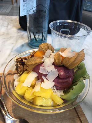Pitaya acaibowl at Flax & Kale - H&M in Barcelona