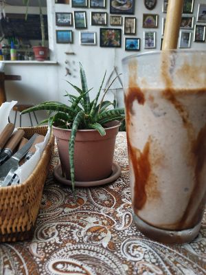 Banana-Oreo shake at Hayahay Cafe in Mambajao
