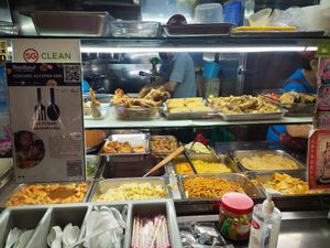 Dishes available at Rong Xiang Vegetarian Food 荣祥素食坊 in Central Singapore