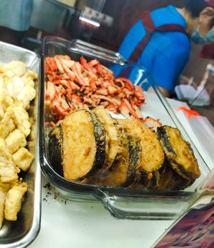 Dishes available at Rong Xiang Vegetarian Food 荣祥素食坊 in Central Singapore