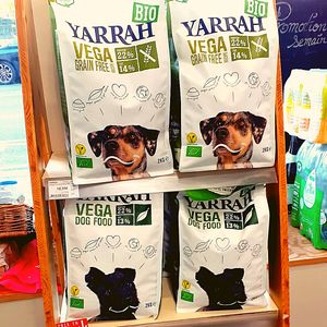 Nourriture végétale et bio pour chiens at Naturalia Vegan - Rome in Paris