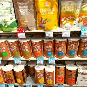 Grande gamme de protéines véganes at Naturalia Vegan - Rome in Paris