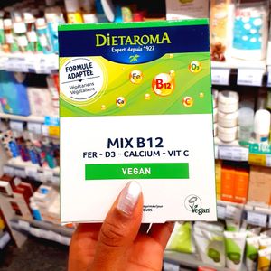 Cure d'un mois de  MIX B12 12,55€ at Naturalia Vegan - Rome in Paris