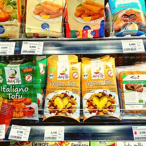 Tofu, seitan, en veux-tu, en voilà ! at Naturalia Vegan - Rome in Paris