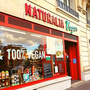 Vitrine at Naturalia Vegan - Rome in Paris