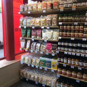 Jams, spreads, oatmeals at Naturalia Vegan - Rome in Paris