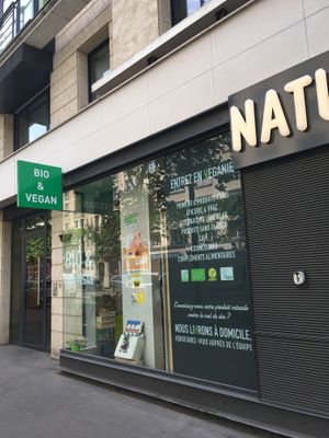 Front door at Naturalia Vegan - ave de Paris in Vincennes