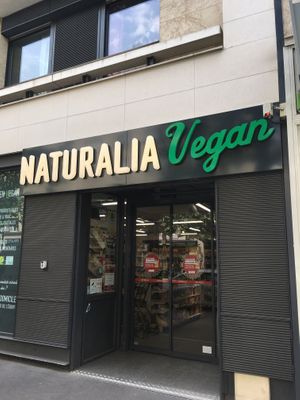 Entrance at Naturalia Vegan - ave de Paris in Vincennes