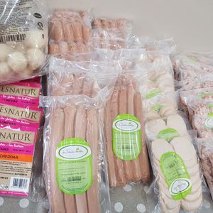 Venta de embutidos veganos
 at El Tastet De L'abat in Manresa