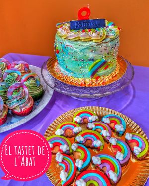 Pasteles, galletas, cupcakes lo impresindible para sus celebraciones at El Tastet De L'abat in Manresa