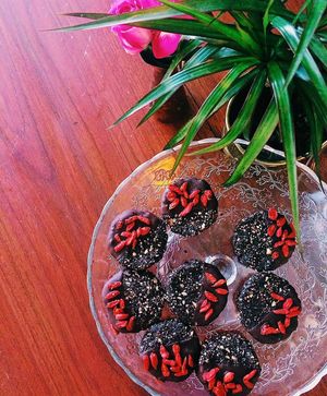 raw goji chocolate cookies at OAS Cafe in Kalmar