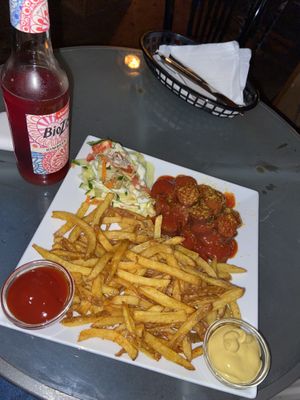 Seitan-Currywurst mit Fritten & BioZisch at Zu Spät in Leipzig
