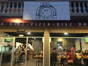 Diez barra diez, la mejor pizzeria con opciones veganas en la Ciudad de México at Diez Barra Diez in Mexico City
