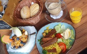 vegan scrambled eggs and bacon at Zoom Cafe in Chemnitz