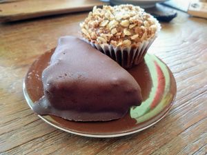 chocolate triangle and blueberry muffin at Zula Vegetarian Paradise in Seminyak