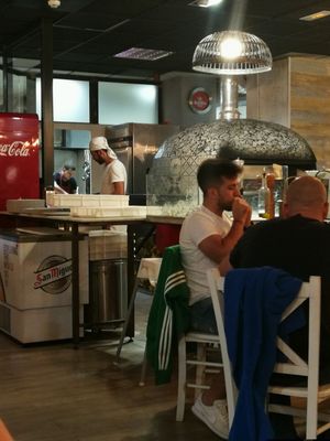 pizza oven & open kitchen at Iaia Cristina in Barcelona