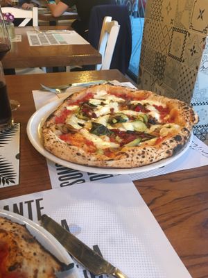 Vegetarian pizza at Iaia Cristina in Barcelona