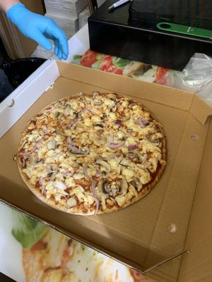 Vegan and so ridiculously good! 🤤 at Pizza Bomba in Jerusalem