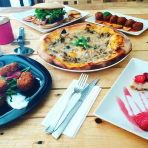 pizzas,burger,vegan ball , croquetas, Cheescake.. at Masa Madre in Madrid