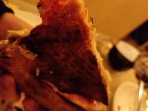 Burned pizza and almost no bacon on the carborana pizza after waiting over half an hour at Masa Madre in Madrid