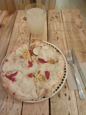 ? Pizza del chef, riquísima. at Masa Madre in Madrid