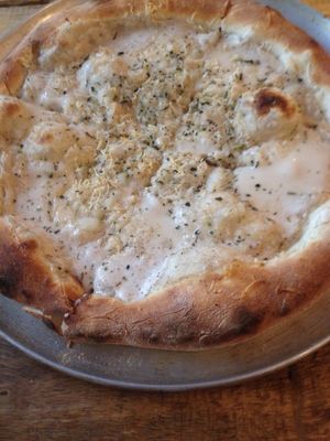 Pizza Cuatro Quesos (4 cheeses) at Masa Madre in Madrid