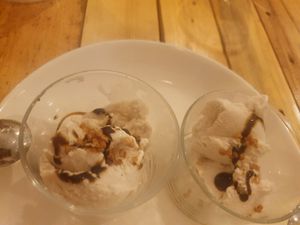 Helados de vainilla at Masa Madre in Madrid