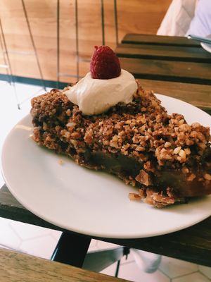 Tarta de pera y frambuesa. Deliciosa! GF at Bunny's Deli in Madrid