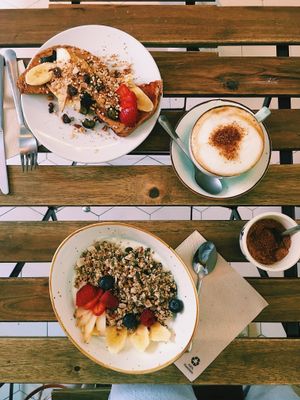 Desayuno vegano perfecto! at Bunny's Deli in Madrid