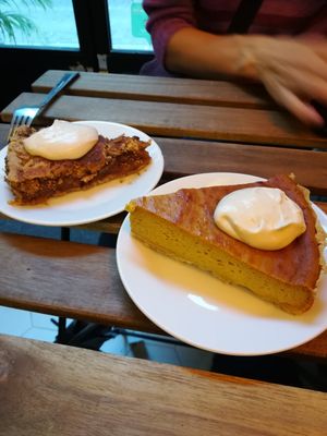 pumpkin cake and apple pie at Bunny's Deli in Madrid