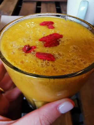 תפוזים כורכום  at Bunny's Deli in Madrid