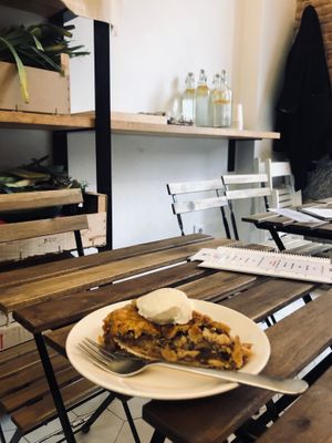 Apple and raspberries pie with vanilla cream (made with cashews) at Bunny's Deli in Madrid