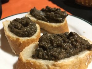 paté de aceitunas  at V de Vegetta in Mostoles