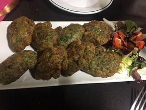 Buñuelos de espinaca  at V de Vegetta in Mostoles