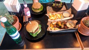 2 burger menus and nuggets at The Dutch Weed Burger - Food Truck in Amsterdam