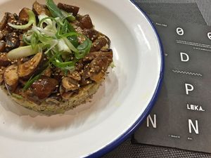 Tabulé de quinoa con portobellos marinados col china y cebolleta fresca at Leka in Barcelona