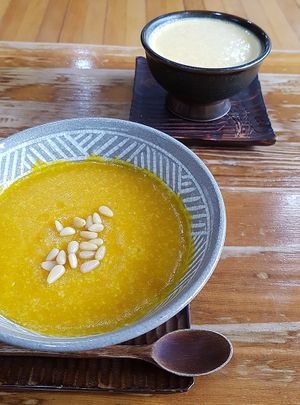 Sweet pumpkin porridge (단호박죽) with soy pumpkin latte - vegan at Da-hyang-man-dang in Seoul