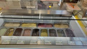 They have this as takeaway  in a store that sells a lot of small gift items and fancy stuff. There is no place to sit and eat ice-cream. at Joy Madal in Geneva