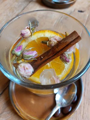 Sinaasappel, kaneel roos thee at Gember in Horst